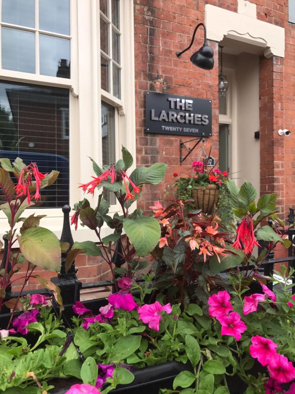 The Larches Hotel Wolverhampton Exterior photo The Arches